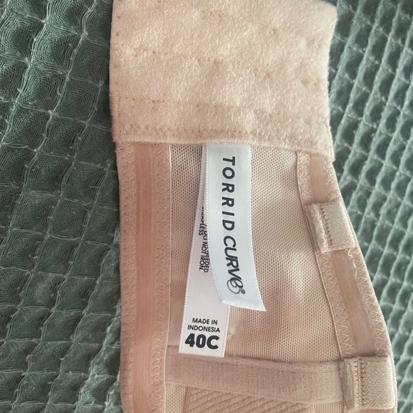 Elegant Lace Strapless Bra - Nude - Picture 3 of 4